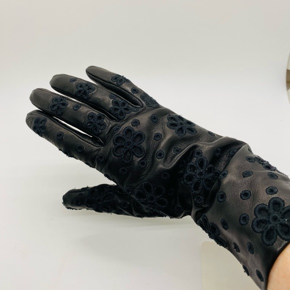 NWT Portolano Italian Leather Long Gloves Silk Lined Floral Detail Black Medium - Picture 6 of 10